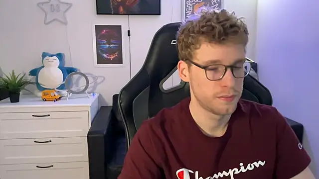 Snapshot of BlueEyedTallGuy94 chatting on 01-14-25, 01:58 BlueEyedTallGuy94 online show from 01-14-25, 01:58