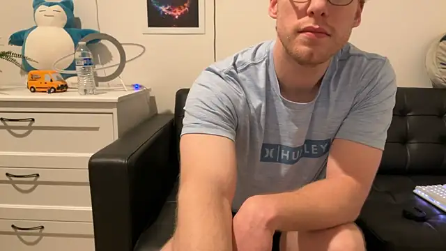 Snapshot of BlueEyedTallGuy94 chatting on 12-14-24, 05:07 BlueEyedTallGuy94 online show from 12-14-24, 05:07