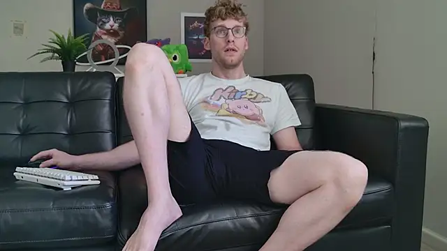 Snapshot of BlueEyedTallGuy94 chatting on 09-24-25, 06:58 BlueEyedTallGuy94 online show from 09-24-25, 06:58