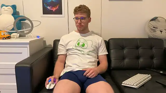 Snapshot of BlueEyedTallGuy94 chatting on 12-28-24, 03:58 BlueEyedTallGuy94 online show from 12-28-24, 03:58