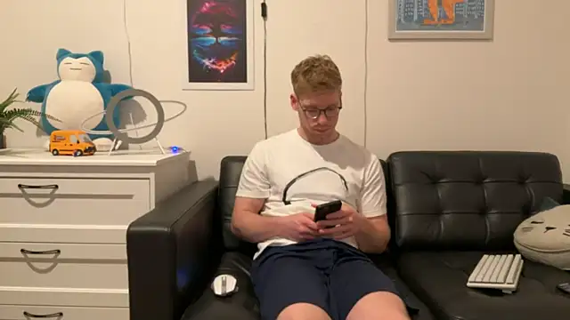 Snapshot of BlueEyedTallGuy94 chatting on 12-14-24, 10:50 BlueEyedTallGuy94 online show from 12-14-24, 10:50