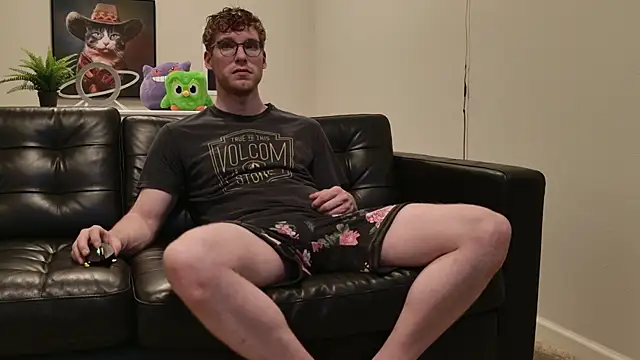 Snapshot of BlueEyedTallGuy94 chatting on 10-07-25, 01:17 BlueEyedTallGuy94 online show from 10-07-25, 01:17