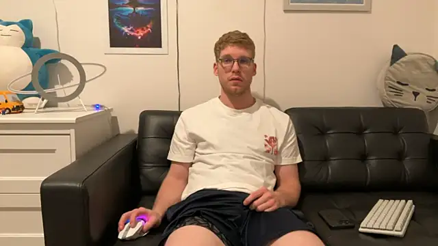 Snapshot of BlueEyedTallGuy94 chatting on 12-17-24, 04:56 BlueEyedTallGuy94 online show from 12-17-24, 04:56