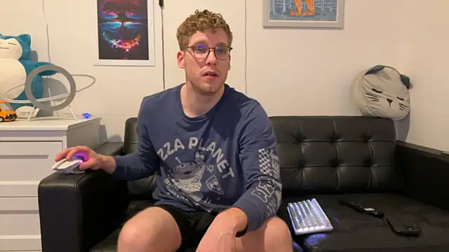 Snapshot of BlueEyedTallGuy94 chatting on 12-29-24, 06:24 BlueEyedTallGuy94 online show from 12-29-24, 06:24