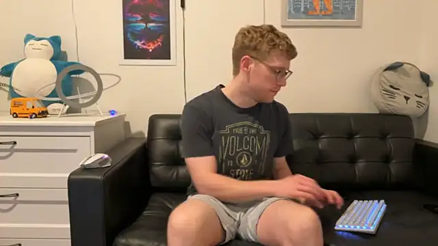 Snapshot of BlueEyedTallGuy94 chatting on 12-31-24, 01:57 BlueEyedTallGuy94 online show from 12-31-24, 01:57