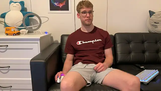 Snapshot of BlueEyedTallGuy94 chatting on 01-08-25, 01:42 BlueEyedTallGuy94 online show from 01-08-25, 01:42