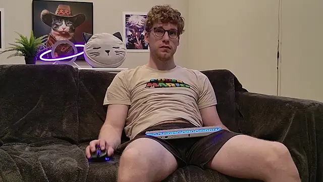 Snapshot of BlueEyedTallGuy94 chatting on 11-01-25, 06:46 BlueEyedTallGuy94 online show from 11-01-25, 06:46