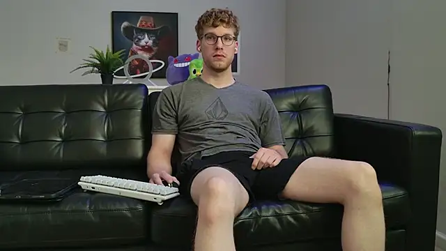 Snapshot of BlueEyedTallGuy94 chatting on 09-27-25, 05:52 BlueEyedTallGuy94 online show from 09-27-25, 05:52