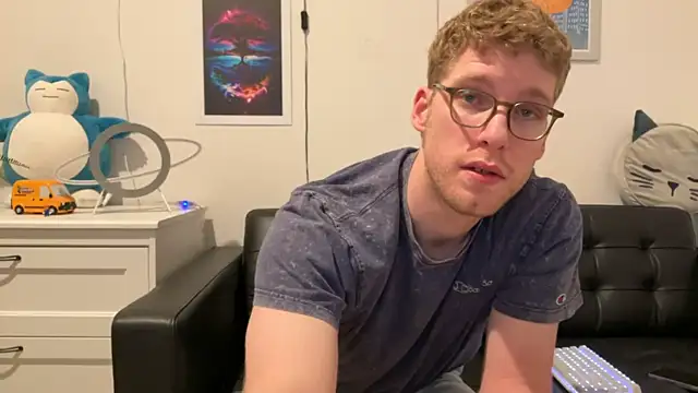 Snapshot of BlueEyedTallGuy94 chatting on 12-18-24, 02:42 BlueEyedTallGuy94 online show from 12-18-24, 02:42