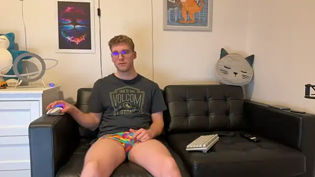 Snapshot of BlueEyedTallGuy94 chatting on 12-22-24, 06:17 BlueEyedTallGuy94 online show from 12-22-24, 06:17