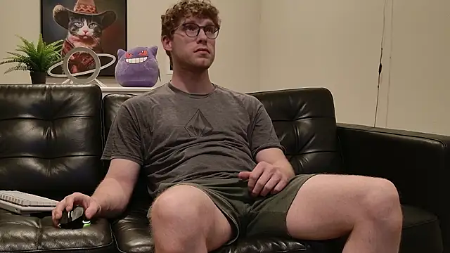 Snapshot of BlueEyedTallGuy94 chatting on 10-31-25, 02:08 BlueEyedTallGuy94 online show from 10-31-25, 02:08