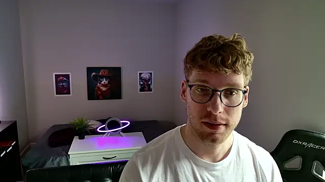 Snapshot of BlueEyedTallGuy94 chatting on 02-18-26, 07:43 BlueEyedTallGuy94 online show from 02-18-26, 07:43