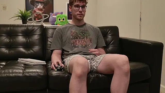 Snapshot of BlueEyedTallGuy94 chatting on 10-09-25, 12:55 BlueEyedTallGuy94 online show from 10-09-25, 12:55