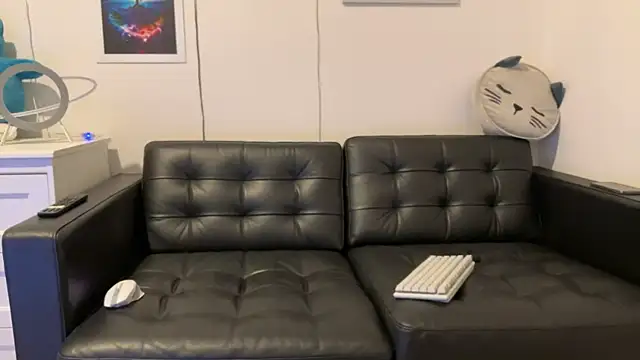 Snapshot of BlueEyedTallGuy94 chatting on 12-27-24, 02:47 BlueEyedTallGuy94 online show from 12-27-24, 02:47