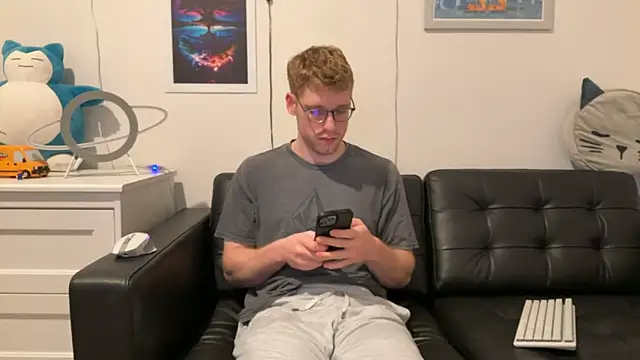 Snapshot of BlueEyedTallGuy94 chatting on 12-16-24, 04:23 BlueEyedTallGuy94 online show from 12-16-24, 04:23