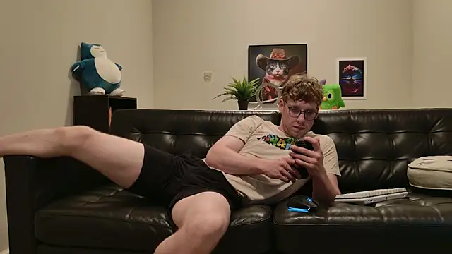 Snapshot of BlueEyedTallGuy94 chatting on 09-19-25, 01:53 BlueEyedTallGuy94 online show from 09-19-25, 01:53