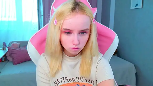 Snapshot of b4by_LoL1 chatting on 02-28-26, 08:36 b4by LoL1 online show from 02-28-26, 08:36