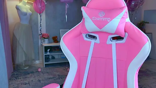 b4by LoL1 online show from 11-28-25, 05:46