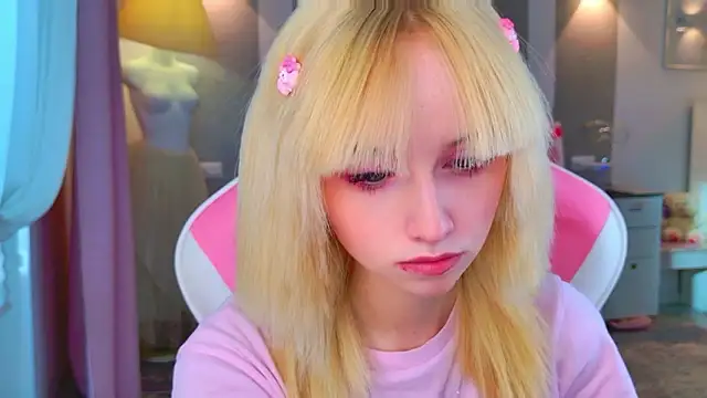 Snapshot of b4by_LoL1 chatting on 02-08-26, 10:24 b4by LoL1 online show from 02-08-26, 10:24