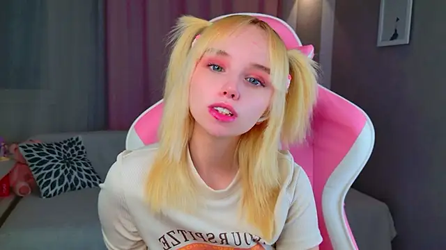 Snapshot of b4by_LoL1 chatting on 03-05-26, 02:13 b4by LoL1 online show from 03-05-26, 02:13