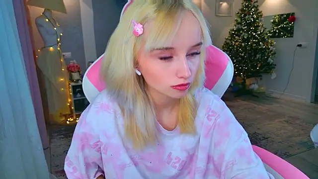 Snapshot of b4by_LoL1 chatting on 01-19-26, 11:14 b4by LoL1 online show from 01-19-26, 11:14