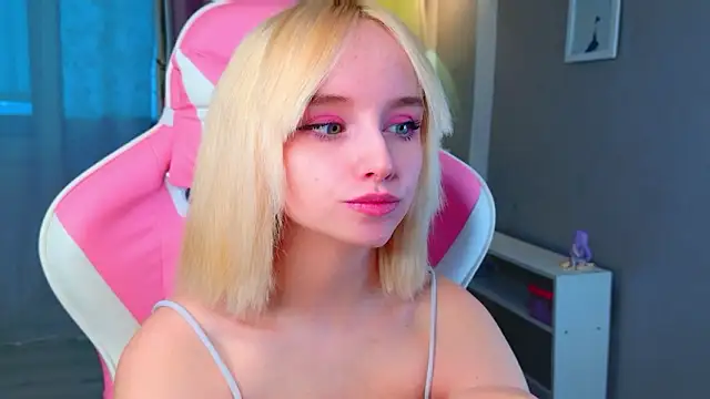 Snapshot of b4by_LoL1 chatting on 03-23-26, 01:44 b4by LoL1 online show from 03-23-26, 01:44