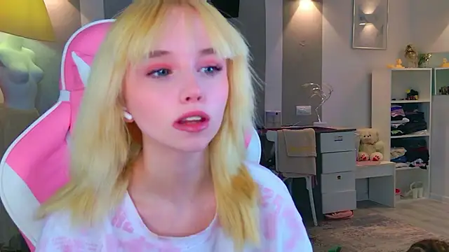 Snapshot of b4by_LoL1 chatting on 02-04-26, 07:25 b4by LoL1 online show from 02-04-26, 07:25