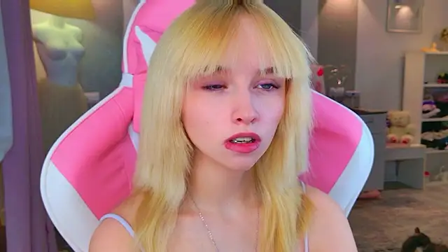 Snapshot of b4by_LoL1 chatting on 02-09-26, 01:20 b4by LoL1 online show from 02-09-26, 01:20