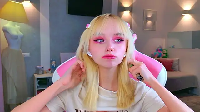 Snapshot of b4by_LoL1 chatting on 02-22-26, 02:41 b4by LoL1 online show from 02-22-26, 02:41