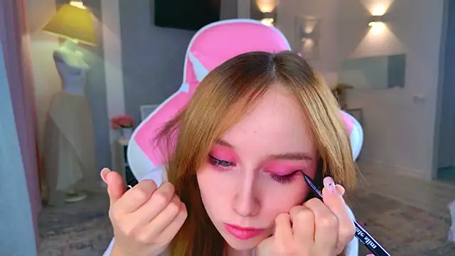 b4by LoL1 online show from 12-02-25, 11:23