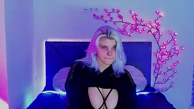 Snapshot of JoannLowe chatting on 02-23-26, 08:20 JoannLowe online show from 02-23-26, 08:20