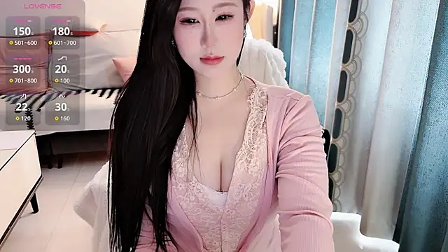 QQ-tutu online show from 11-28-25, 02:12