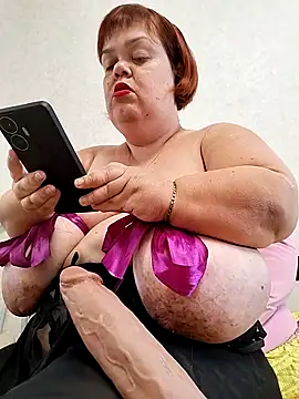 Snapshot of MIDGET-TITS chatting on 10-19-25, 08:06 MIDGET-TITS online show from 10-19-25, 08:06