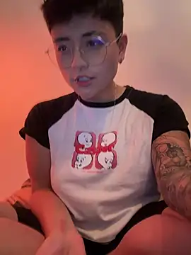 Ashley Chriss online show from 01-25-25, 06:23