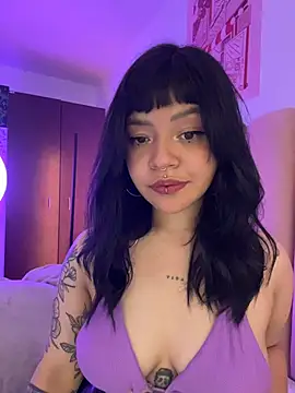 Ashley Chriss online show from 12-18-25, 07:02