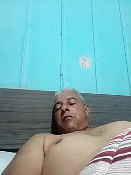 Snapshot of gordonunes chatting on 12-15-25, 08:31 gordonunes online show from 12-15-25, 08:31