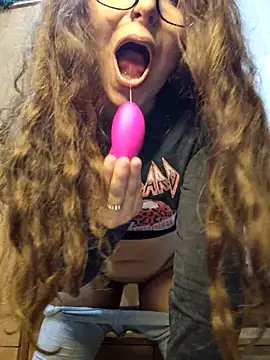 LineaDemie online show from 11-11-25, 06:14