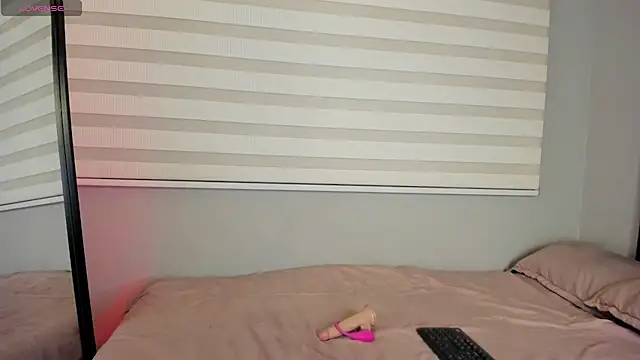 Snapshot of Catyloves chatting on 09-18-25, 10:35 Catyloves online show from 09-18-25, 10:35