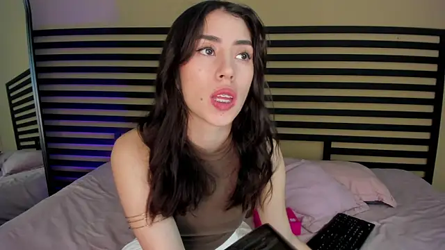 Snapshot of Catyloves chatting on 11-08-25, 09:40 Catyloves online show from 11-08-25, 09:40