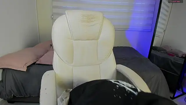 Snapshot of Catyloves chatting on 11-26-25, 09:48 Catyloves online show from 11-26-25, 09:48