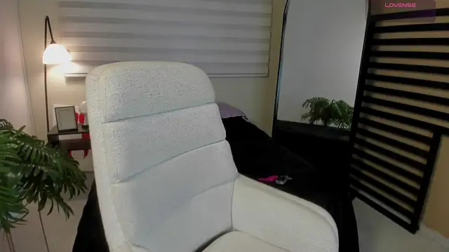 Catyloves online show from 04-10-26, 10:06