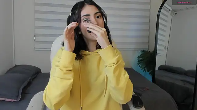 Snapshot of Catyloves chatting on 01-07-26, 10:15 Catyloves online show from 01-07-26, 10:15