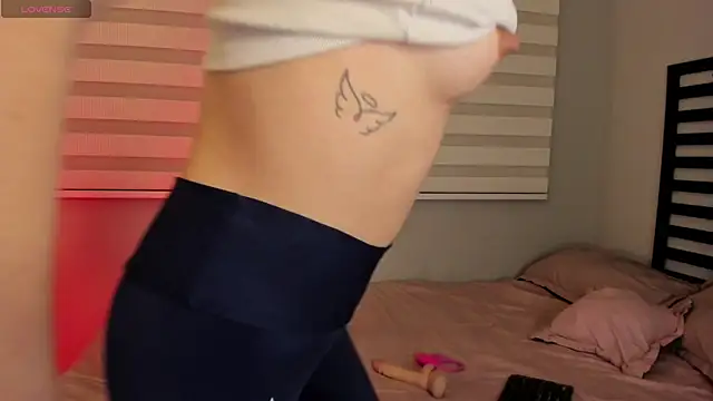 Snapshot of Catyloves chatting on 09-17-25, 11:40 Catyloves online show from 09-17-25, 11:40