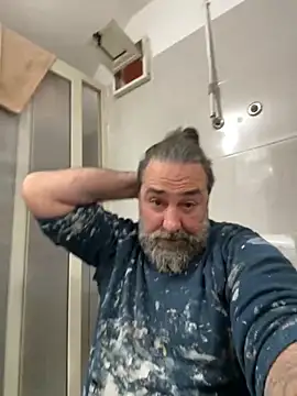 Snapshot of ros217 chatting on 10-13-25, 01:56 ros217 online show from 10-13-25, 01:56