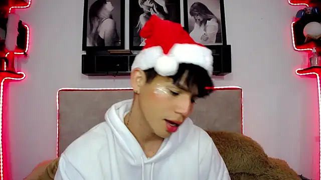 Snapshot of Tayson_Rivers chatting on 12-08-24, 02:25 Tayson Rivers online show from 12-08-24, 02:25