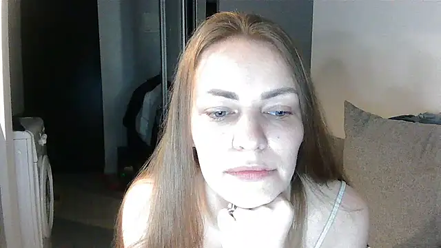 Snapshot of AnnaDiamond1 chatting on 07-11-26, 10:32 AnnaDiamond1 online show from 07-11-26, 10:32