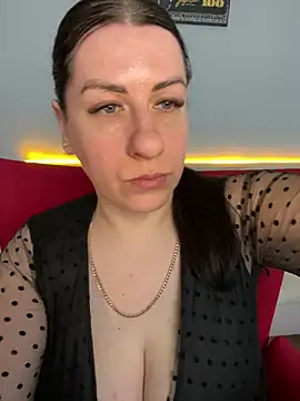 Evelinia online show from 03-18-25, 02:06