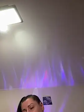 Evelinia online show from 12-17-25, 04:34