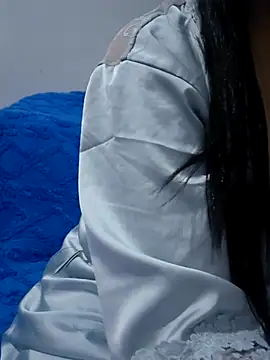 Snapshot of Liyan- chatting on 04-11-26, 03:59 Liyan- online show from 04-11-26, 03:59