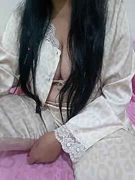 Snapshot of Liyan- chatting on 10-13-25, 03:35 Liyan- online show from 10-13-25, 03:35
